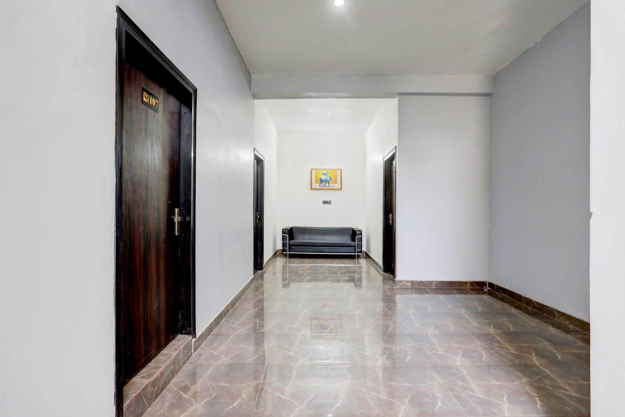 Super Hotel Live View Indraprastha Buitenkant foto