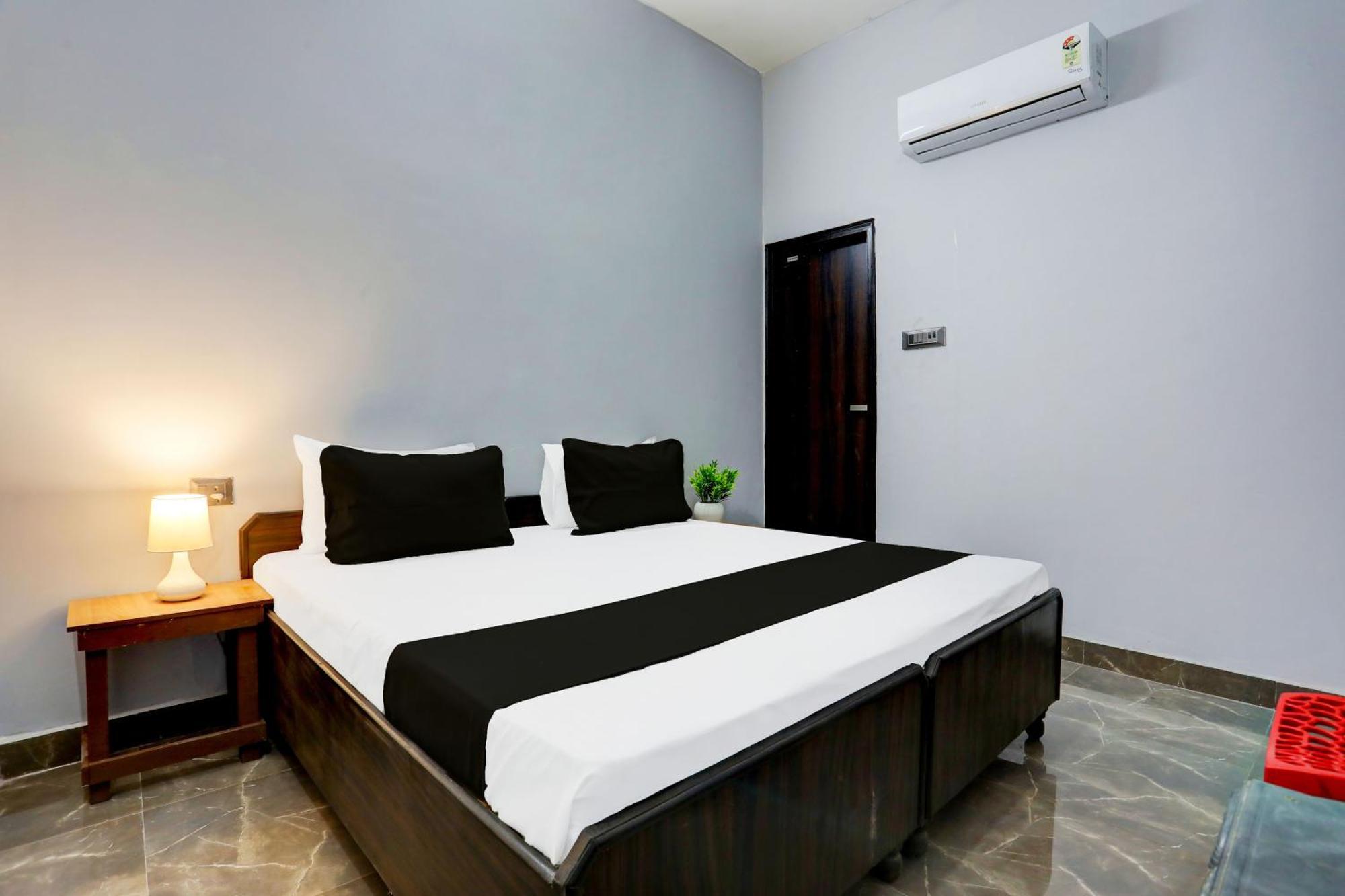 Super Hotel Live View Indraprastha Buitenkant foto