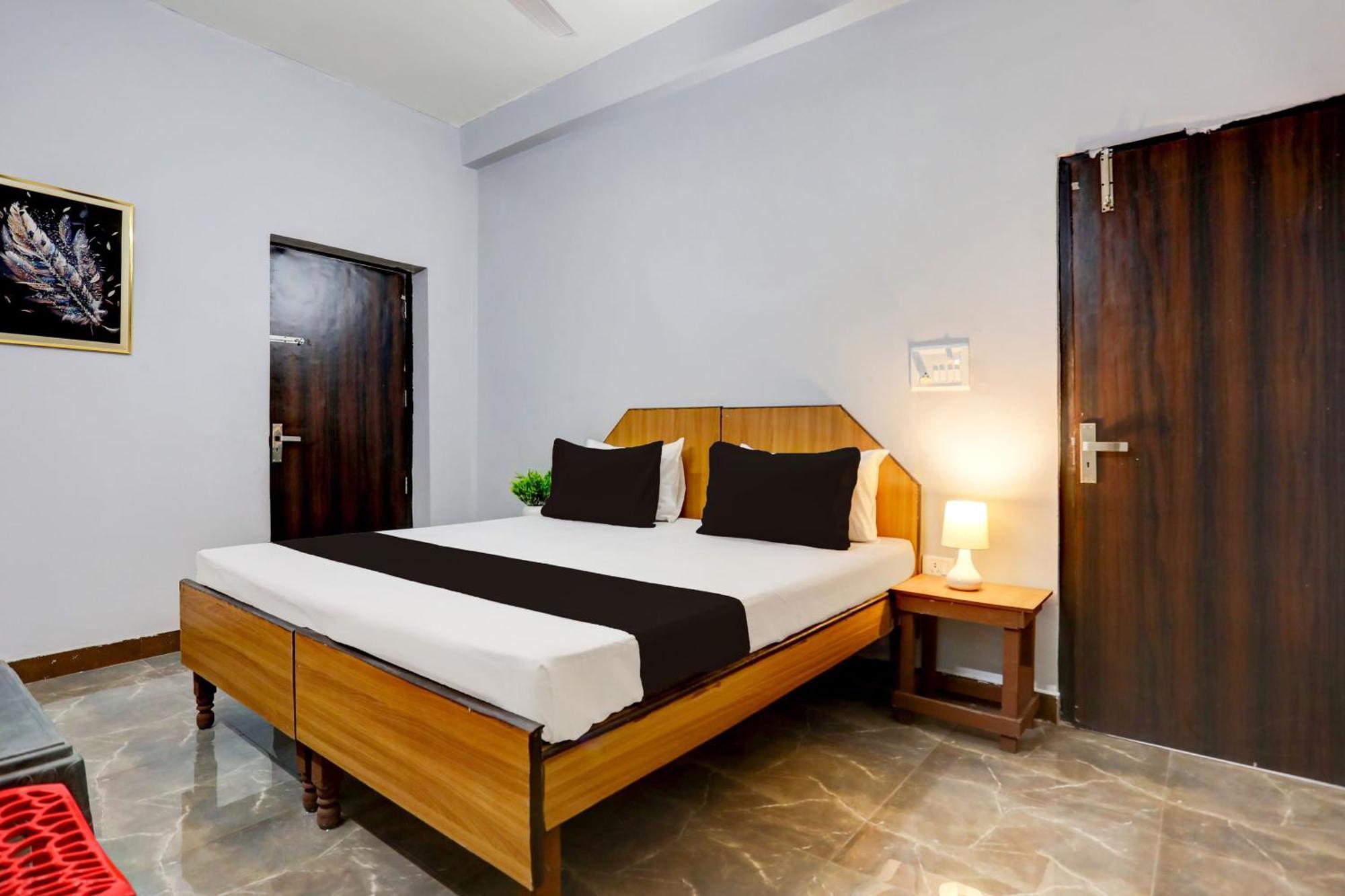 Super Hotel Live View Indraprastha Buitenkant foto