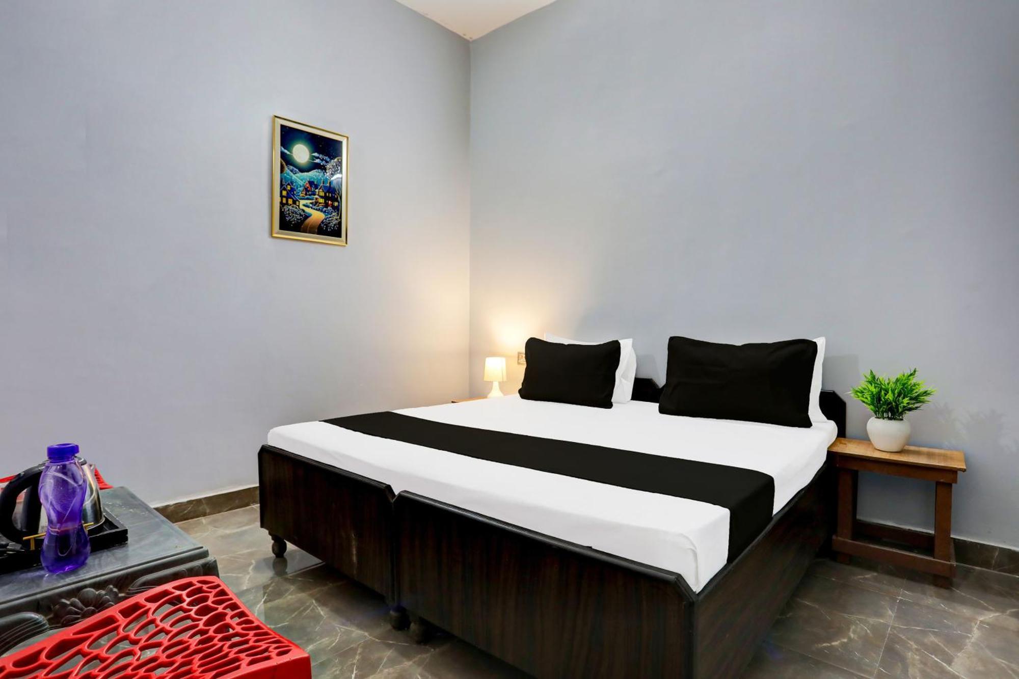 Super Hotel Live View Indraprastha Buitenkant foto