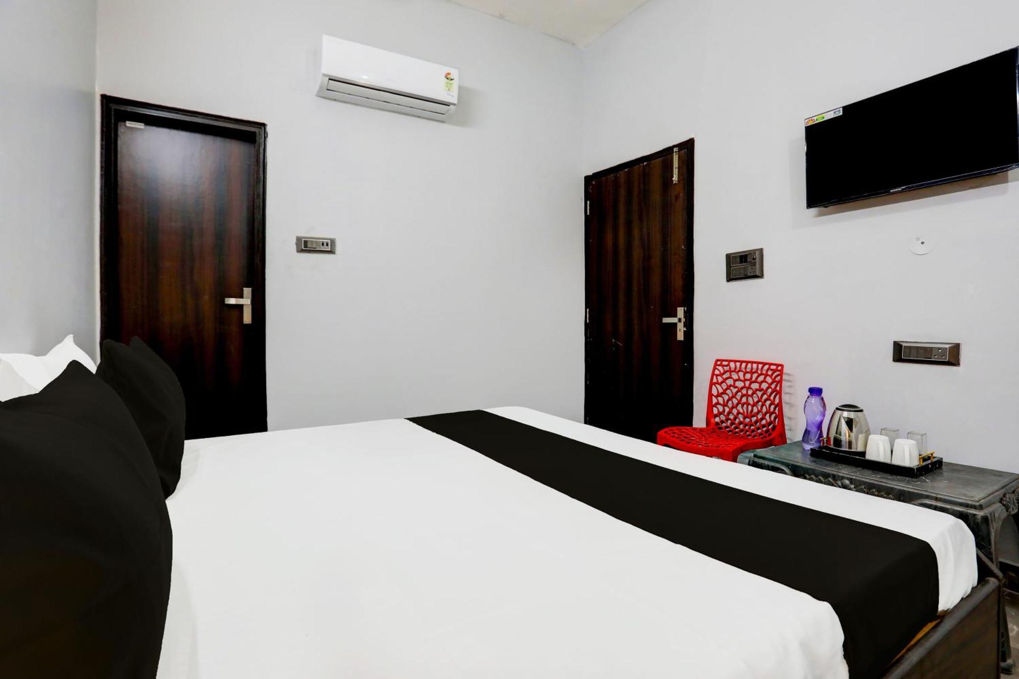 Super Hotel Live View Indraprastha Buitenkant foto