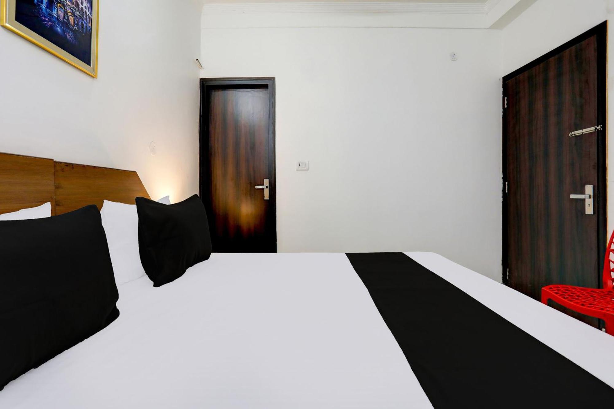 Super Hotel Live View Indraprastha Buitenkant foto