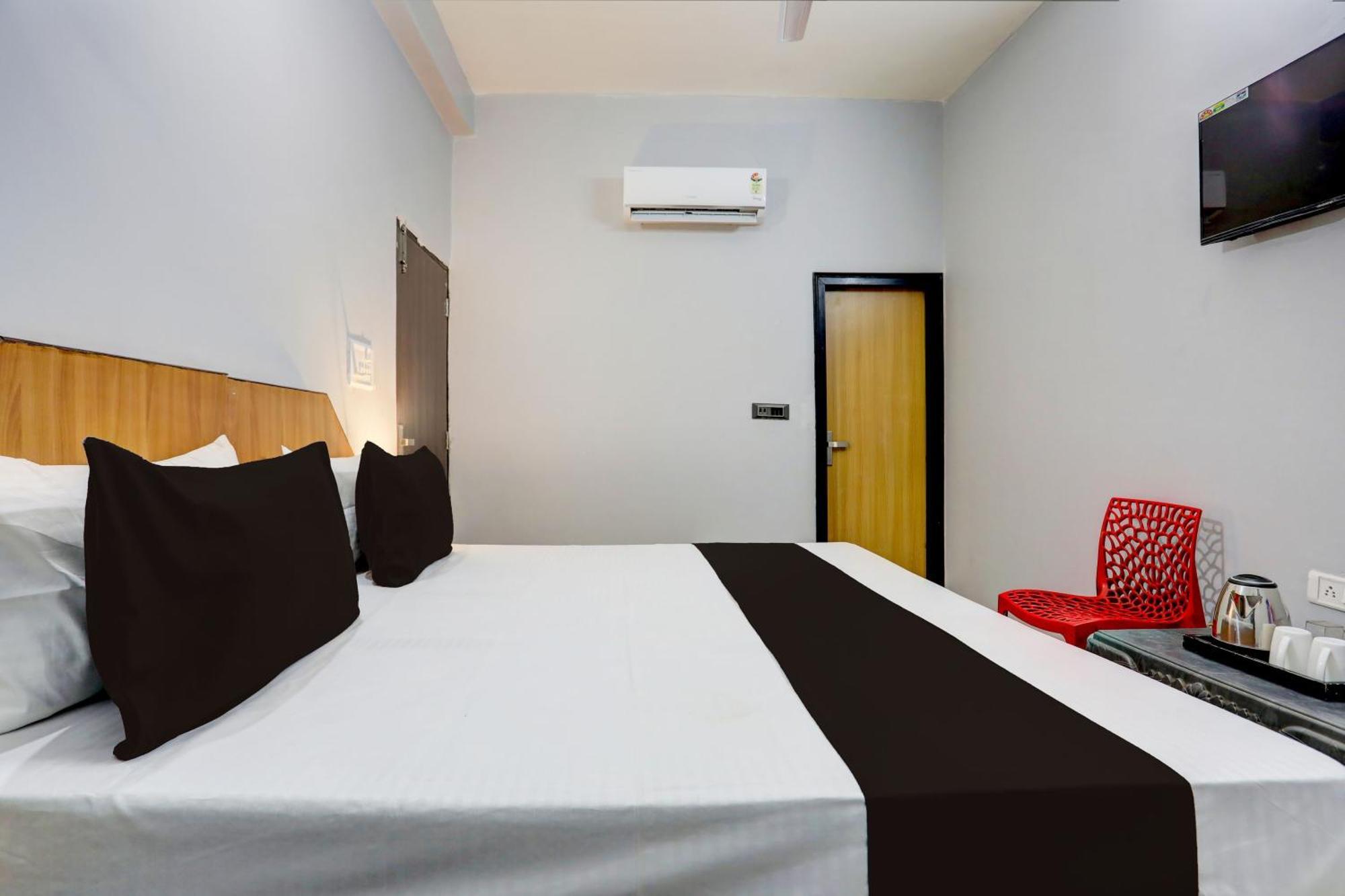 Super Hotel Live View Indraprastha Buitenkant foto