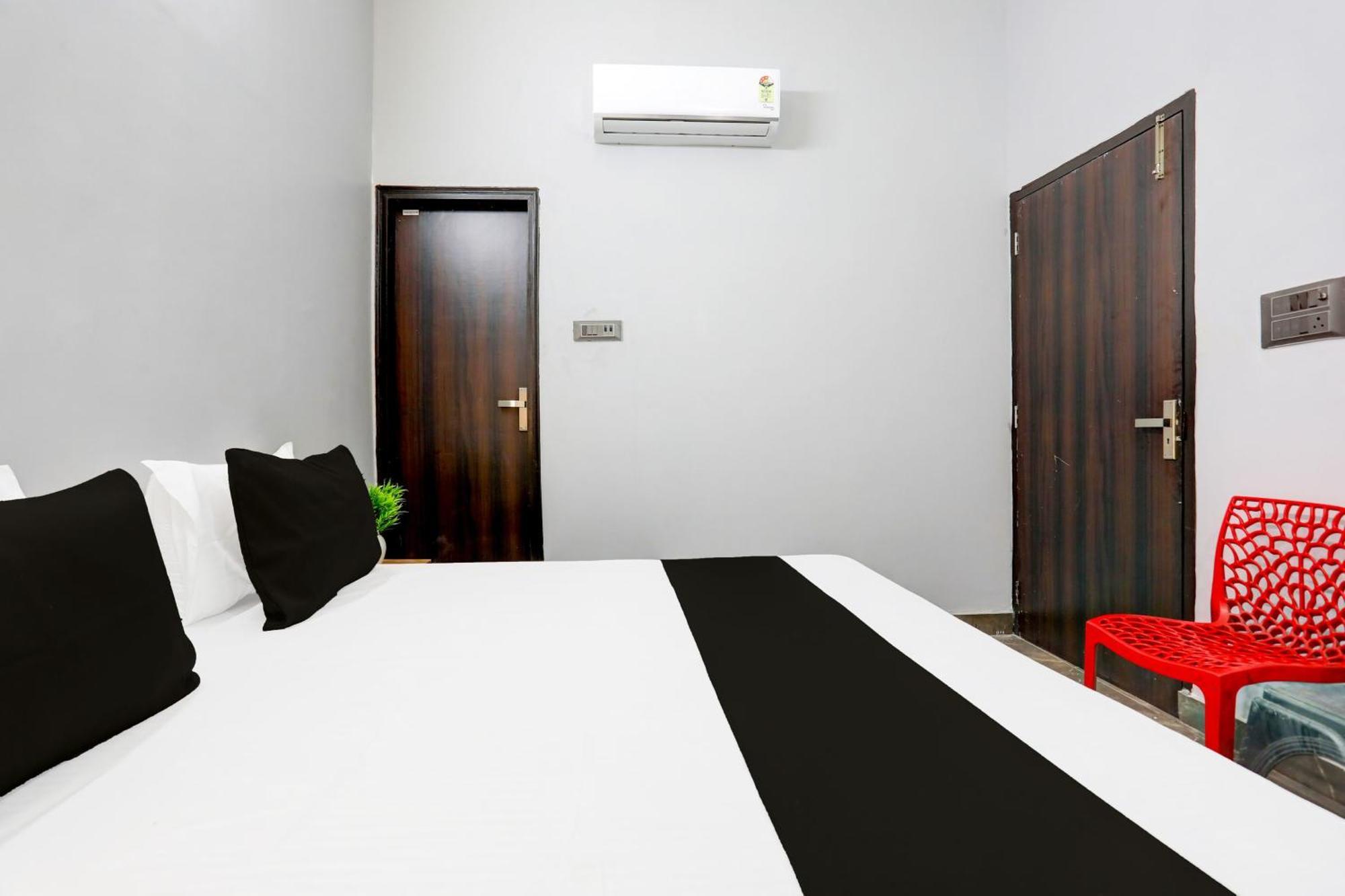Super Hotel Live View Indraprastha Buitenkant foto
