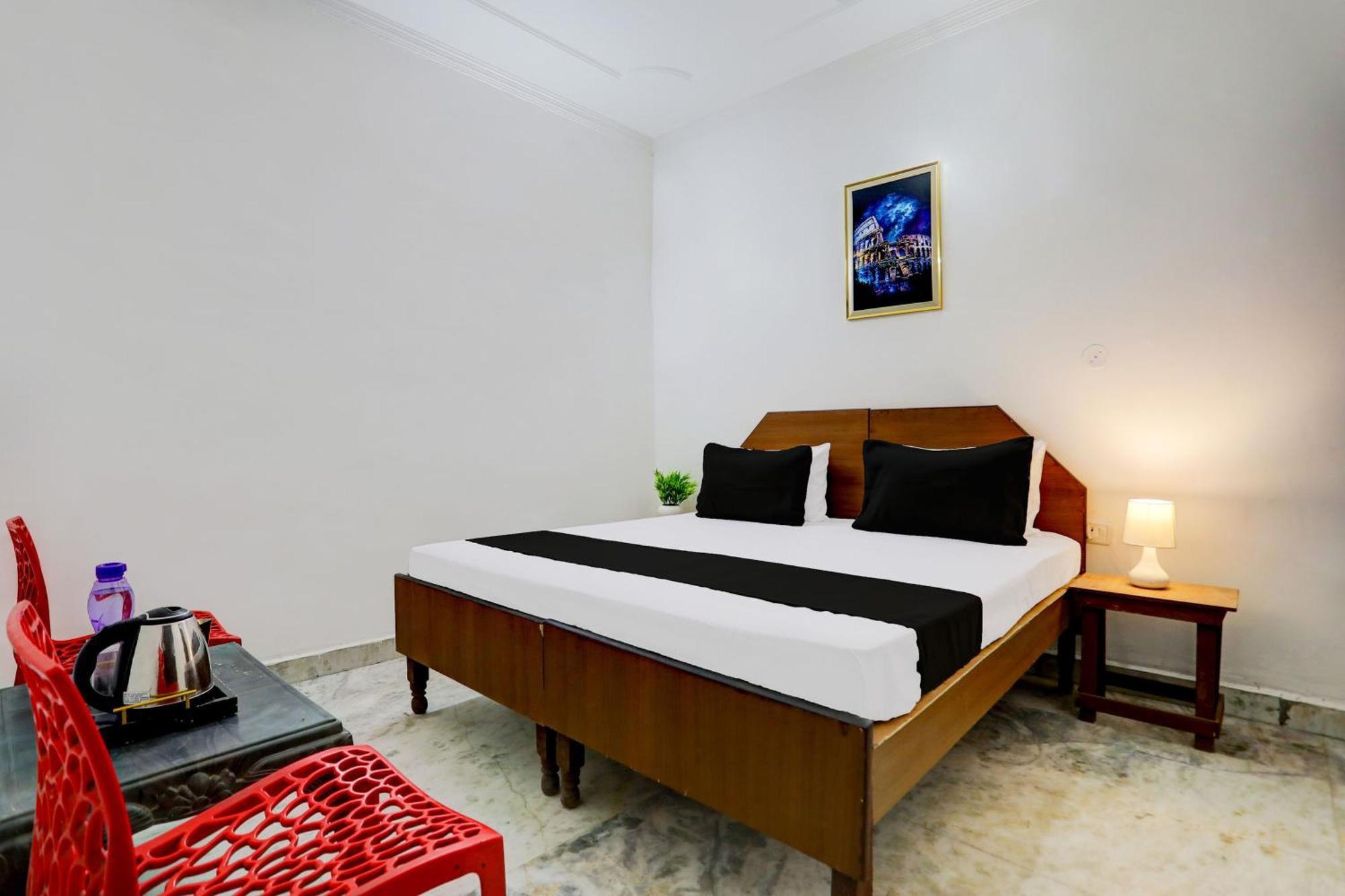 Super Hotel Live View Indraprastha Buitenkant foto