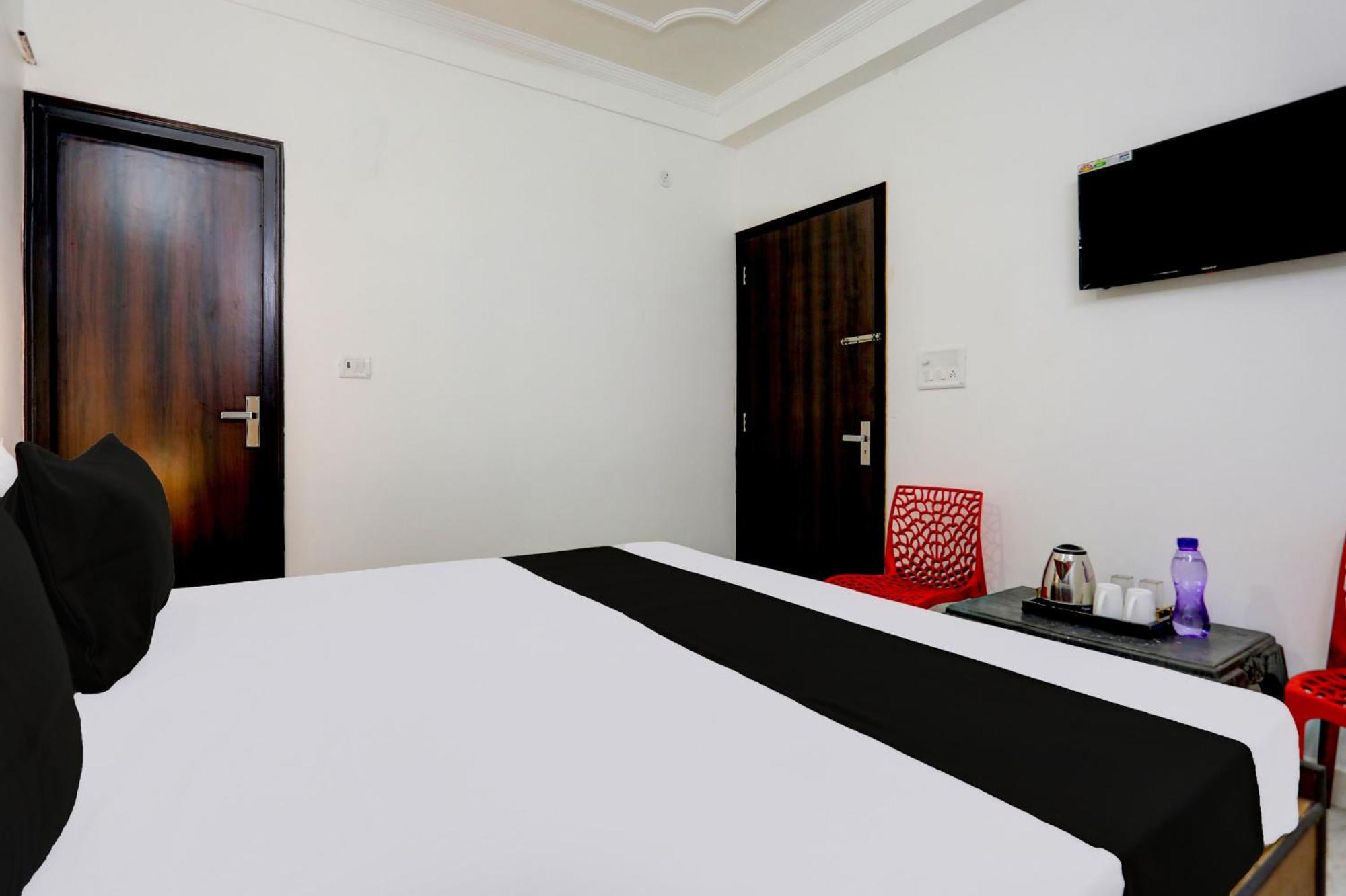 Super Hotel Live View Indraprastha Buitenkant foto